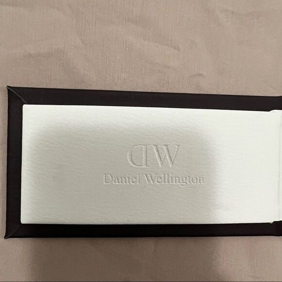 Daniels Williton woman’s watch with original case. - Picture 14 of 16